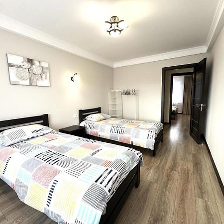Artal Apartment On Obolonskyi Avenue 16A, 2 Bedroom Kijev Kültér fotó